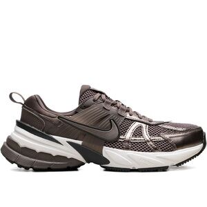 Nike V2K RUN in Mink Brown and White